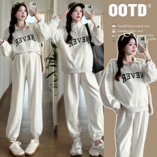 批发实拍~孕妇<b class='q'>装</b>2026早春新品休闲宽松显瘦两穿拉链胸前字母卫衣套<b class='q'>装</b>