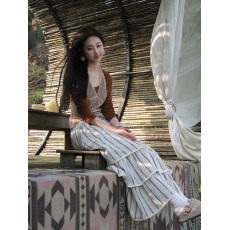 批发实拍杏色波点叠穿背心v领挂脖上衣+重工<b class='q'>蕾丝</b>边竖条纹松紧腰蛋糕裙