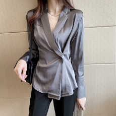 批发2025秋季新款缎面衬衫女西装领<b class='q'>雪纺</b><b class='q'>衫</b>小众设计感V领长袖上衣