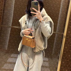 批发貂毛连帽皮草马甲 环保毛毛外套 2026新款女款背心 休闲百搭<b class='q'>通勤</b>