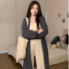批发温柔风软糯<b class='q'>中长款</b>毛衣开衫外套女秋冬新款宽松韩系慵懒风外穿套装
