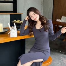 批发气质修身<b class='q'>连衣裙</b>女秋季长款收腰显瘦开叉包臀裙纯欲辣妹打底小黑裙