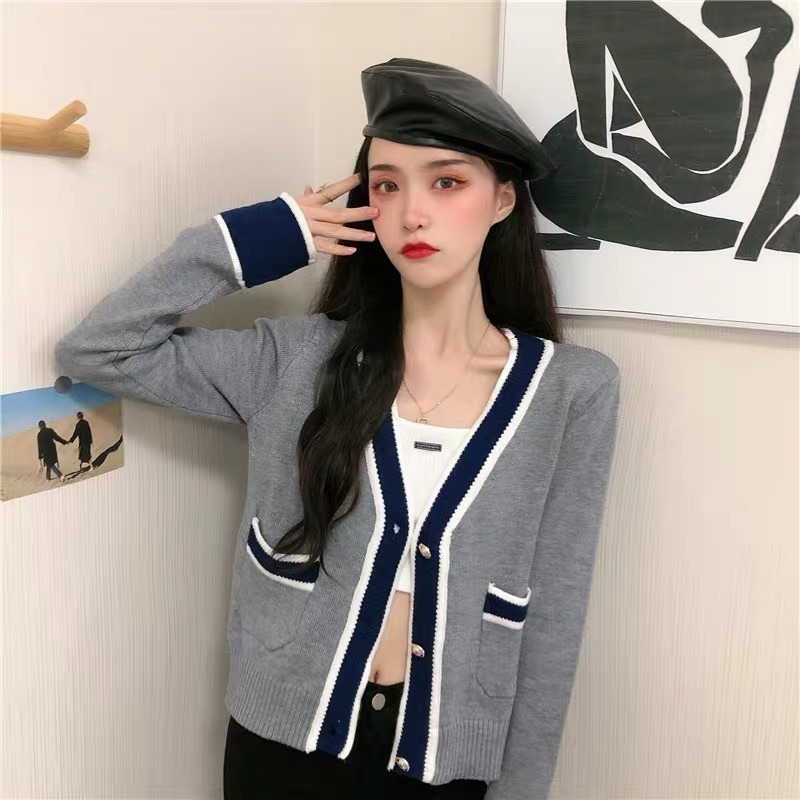 2026 작은 샤넬 스타일 프랑스식 명문 여성 품격 로얄 자매 패션 튀김 거리 느긋한 바람 배색 V넥 니트 오픈 가디건 여성 ins