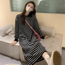 批发法式撞色polo领连衣<b class='q'>裙</b>子女款秋装2026新款<b class='q'>条纹</b>长袖宽松针织中长<b class='q'>裙</b>