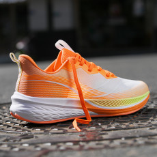 批发赤兔6pro碳板跑步鞋男款气垫学生马拉松竞速跑鞋男运动鞋防滑秋<b class='q'>冬</b>