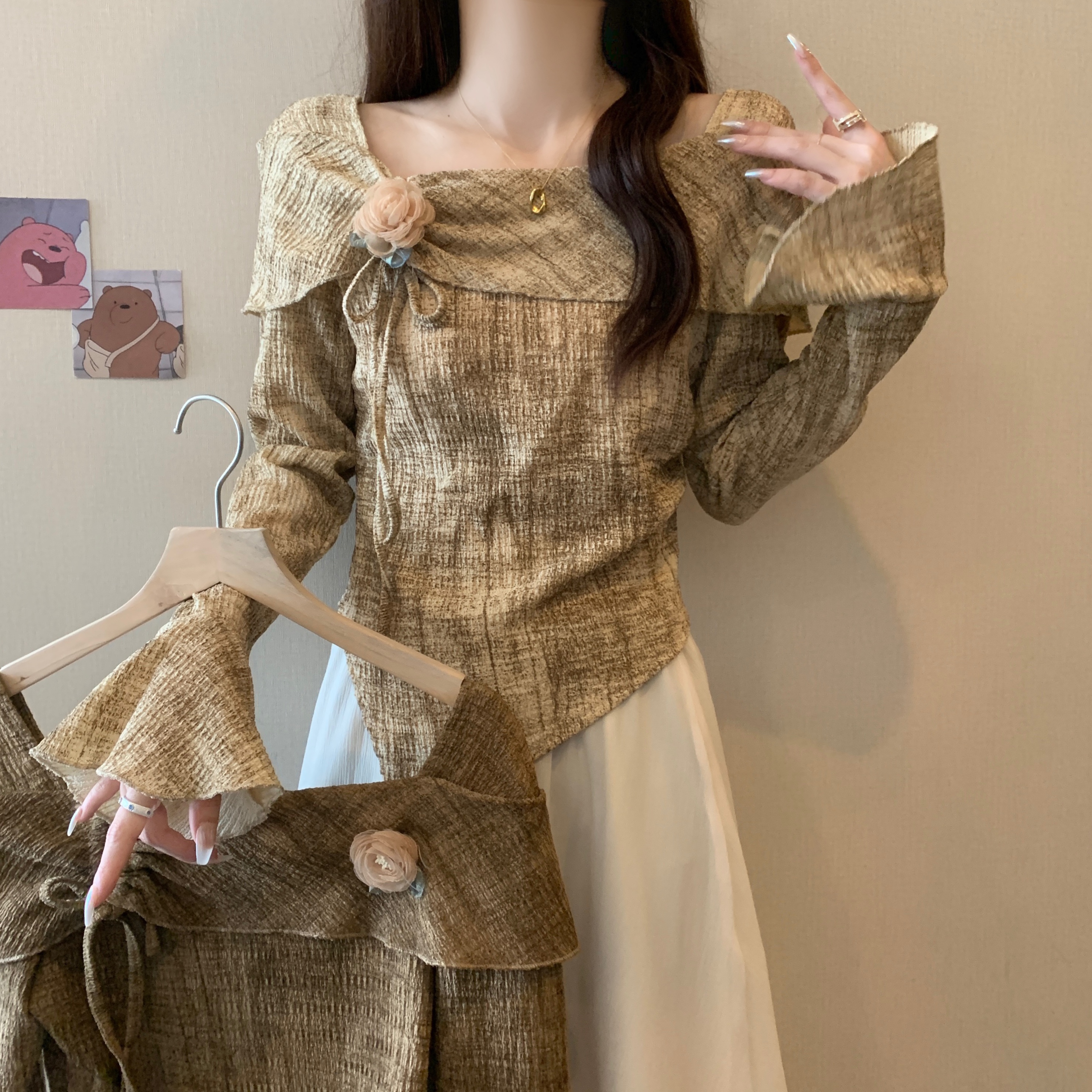 BY35290# 茶系温柔风气质小众一字肩上衣女秋季 服裝批發女裝批發服飾貨源