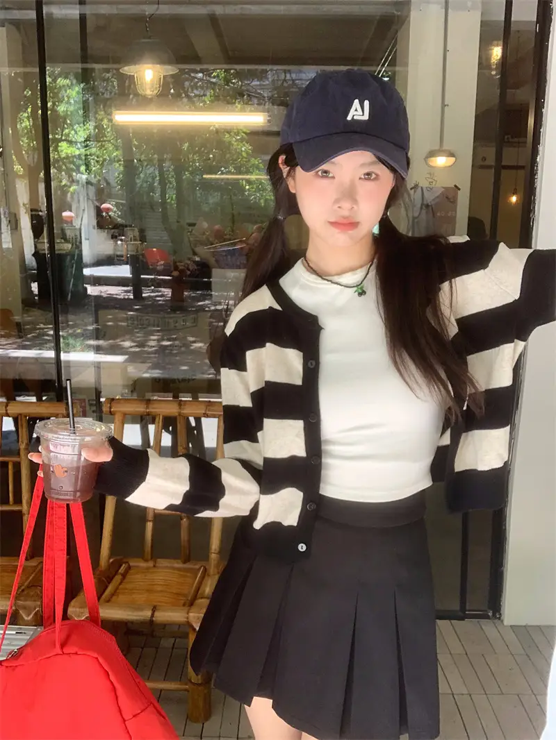 한국인기 레트로 자수 배색 루즈핏 스트라이프 니트 가디건 상세 이미지 1