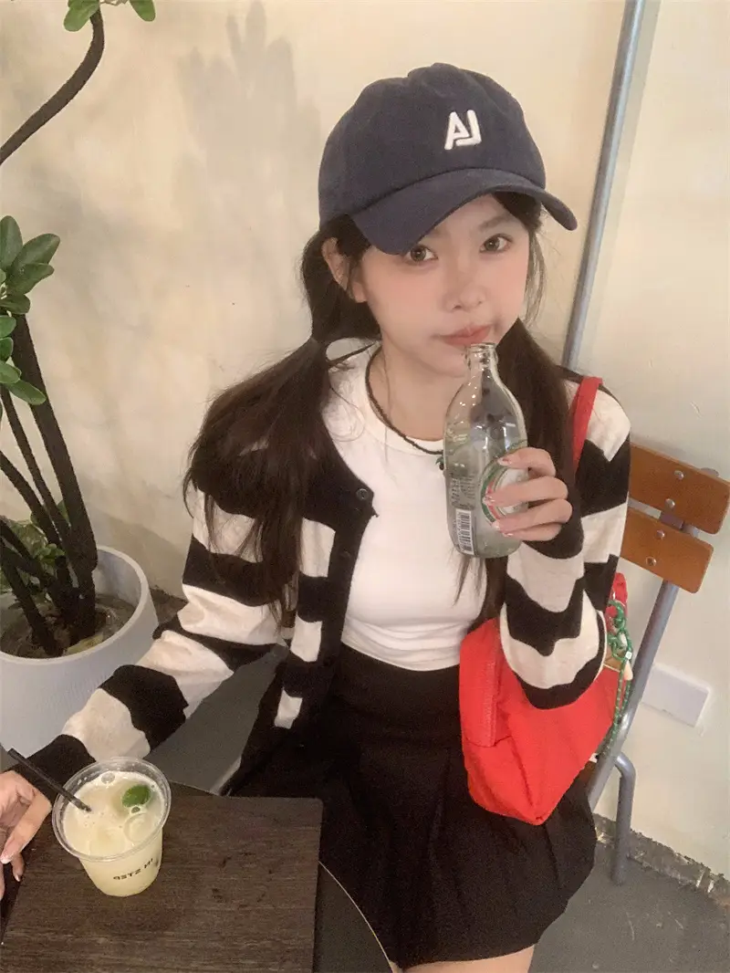 한국인기 레트로 자수 배색 루즈핏 스트라이프 니트 가디건