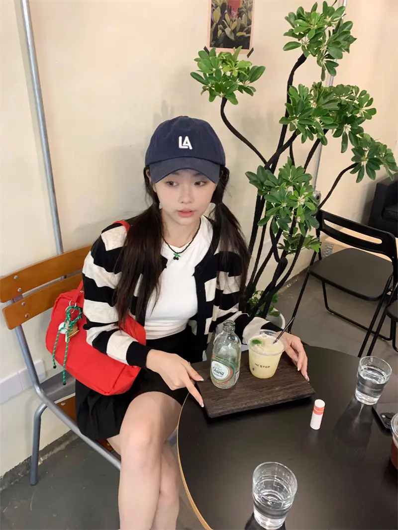 한국인기 레트로 자수 배색 루즈핏 스트라이프 니트 가디건 상세 이미지 5