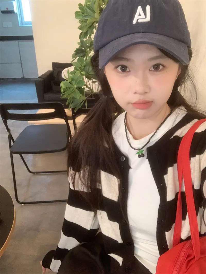 한국인기 레트로 자수 배색 루즈핏 스트라이프 니트 가디건 상세 이미지 7