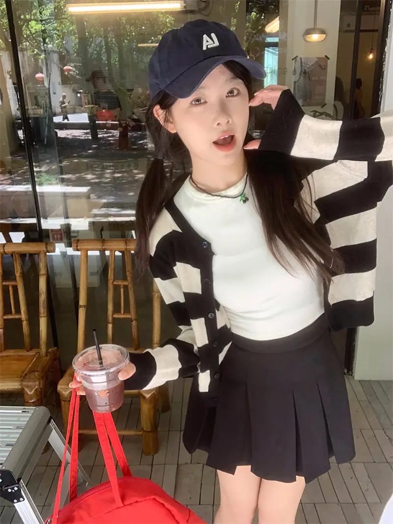 한국인기 레트로 자수 배색 루즈핏 스트라이프 니트 가디건 상세 이미지 9