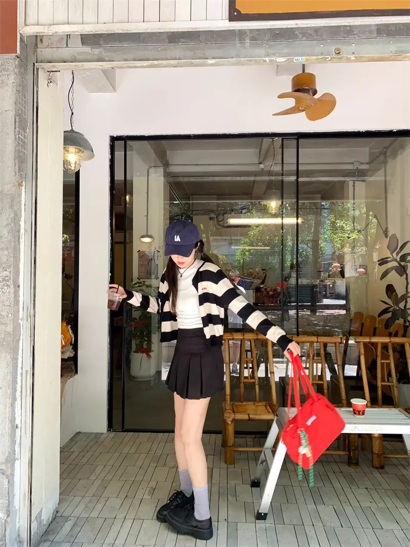 한국인기 레트로 자수 배색 루즈핏 스트라이프 니트 가디건 상세 이미지 10