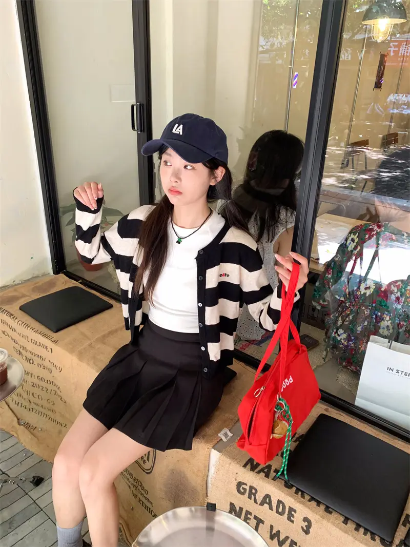 한국인기 레트로 자수 배색 루즈핏 스트라이프 니트 가디건 상세 이미지 11
