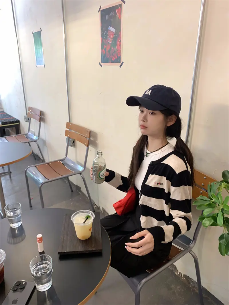한국인기 레트로 자수 배색 루즈핏 스트라이프 니트 가디건 상세 이미지 15