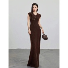 批发早秋美拉德超好看杏色针织短袖连衣裙女内搭配大衣打底针织长裙女