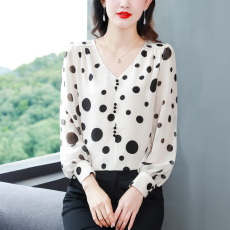 批发白色波点雪纺<b class='q'>衬衫</b>女2026春季新款高端<b class='q'>长袖</b>V领宽松法式上衣