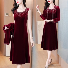 批发喜婆婆婚宴装2024新款春款高贵婚礼礼服妈妈婚宴旗袍金丝<b class='q'>绒套装</b>