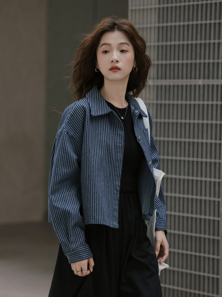 실사 2026 년 이른 봄 새로운 분위기 센스 한 부서 출퇴근 폴로 칼라 스트라이프 싱글 줄 버튼 카우보이 바깥 세트 여성 의류