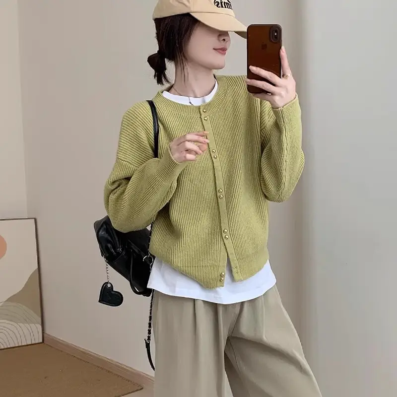 단색 버튼 디테일 라운드넥 울 카디건 상세 이미지 1