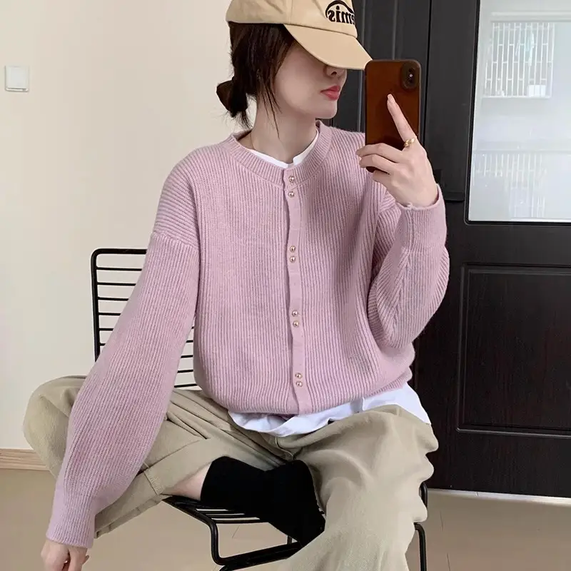 단색 버튼 디테일 라운드넥 울 카디건 상세 이미지 2