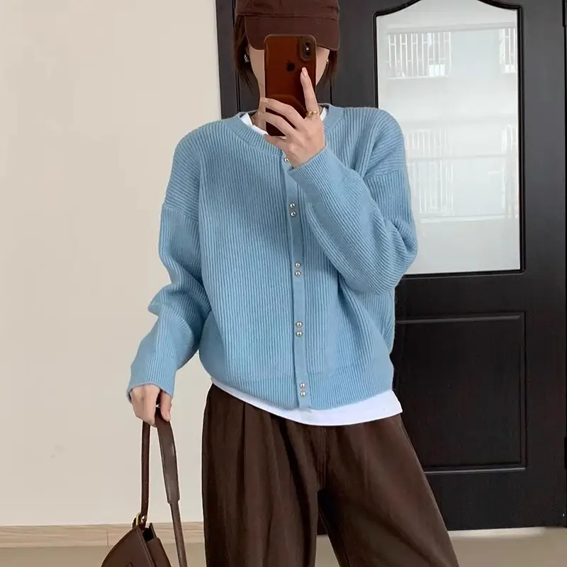 단색 버튼 디테일 라운드넥 울 카디건