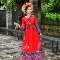 批发红色<b class='q'>民族</b>风套装苗族服装女瑶族侗族土家族舞蹈演出服苗寨旅拍写真