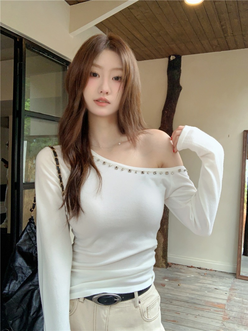 Photographed: Hot Shoulder-Strap Off-the-Shoulder Rivet and Diamond-embellished Top with Pleated Waist-cinch to Highlight Figure Elastic Base Layer Shirt