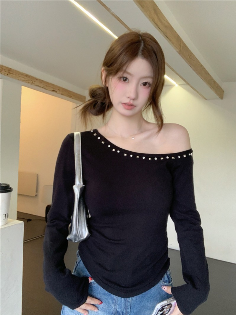 Photographed: Hot Shoulder-Strap Off-the-Shoulder Rivet and Diamond-embellished Top with Pleated Waist-cinch to Highlight Figure Elastic Base Layer Shirt