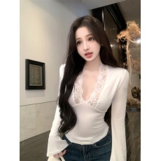 批发辣妹<b class='q'>蕾丝</b>拼接低胸V性感喇叭袖长袖紧身<b class='q'>T</b><b class='q'>恤</b>百搭上衣纯欲实拍实价