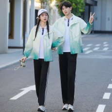 批发实拍情侣装渐变色冲锋衣外套学生班服套装