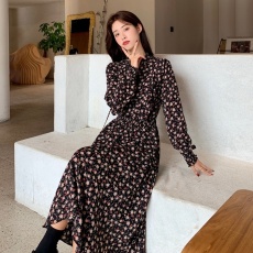 批发欧美 法式长袖<b class='q'>连衣裙</b>女春秋裙子英伦风显瘦显高碎花打底长裙