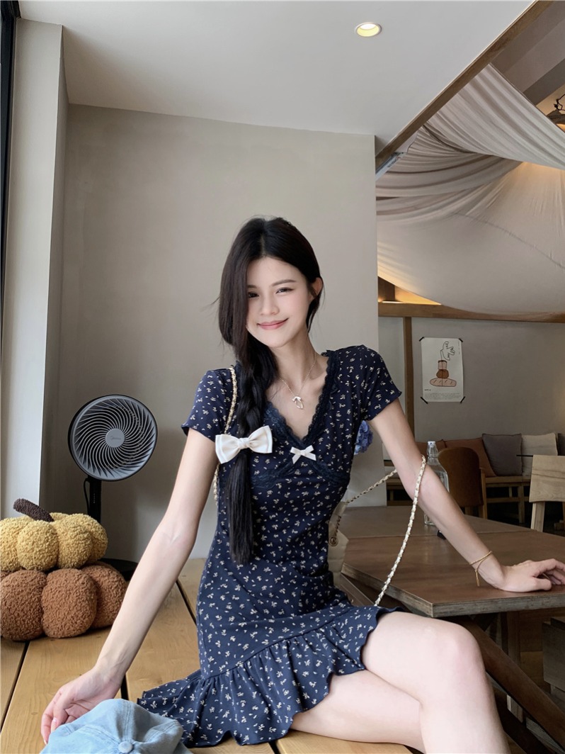 도트 무늬 V넥 반팔 꽃무늬 여성 드레스 여름 슬림해 보이는 허리 수축 한 마디 연꽃 잎 미니 스커트 실사 정가