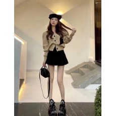 批发2024<b class='q'>杨幂</b><b class='q'>同款</b>v领爱心毛衣针织开衫外套➕百褶半身裙两件套