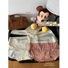 批发实价实拍一片式<b class='q'>无</b><b class='q'>痕</b><b class='q'>冰</b><b class='q'>丝</b><b class='q'>内裤</b>透气女士三角裤字母中腰女<b class='q'>内裤</b>两条装