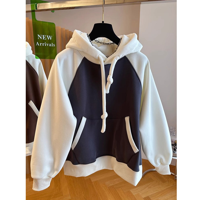 Original workmanship 2024 loose casual pullover warm contrast color stitching raglan sleeve hooded sweatshirt for women