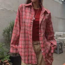 批发<b class='q'>韩版</b>春秋粉色经典格子衬衫原宿风宽松oversize长袖复古外套女衬衣