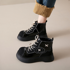 批发2024秋季新款厚底马丁靴复古大头短靴潮酷<b class='q'>学院风</b>百搭皮鞋