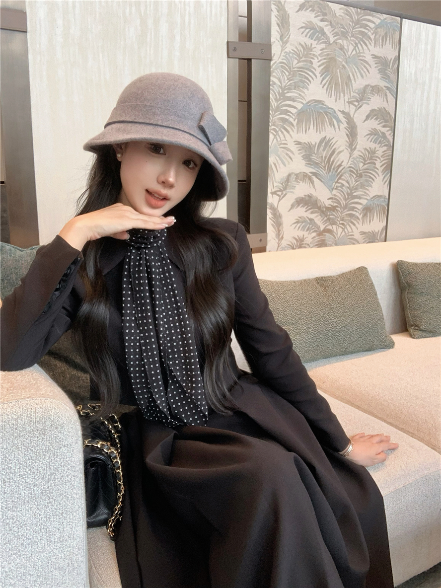 Real photos of early autumn outfits with a high-end feel. Ruth’s same style waist-cinching short suit and skirt two-piece suit