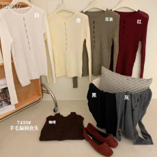 批发<b class='q'>浙江</b>普苑<b class='q'>桐乡</b>濮院羊毛衫女秋冬款设计感镂空针织打底衫内搭上毛衣