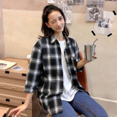 批发实拍<b class='q'>韩版</b>春秋黑白格子衬衫复古百搭原宿风减龄经典打底衬衣女外套