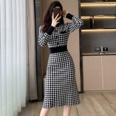 批发赫本风长裙<b class='q'>秋</b>冬季女神范收腰温柔粉色格子小香风长袖连衣裙
