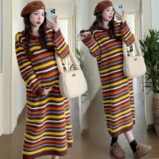 批发实拍~孕妇装2025秋冬慵懒风撞色条减龄宽松连帽孕妇连衣裙666