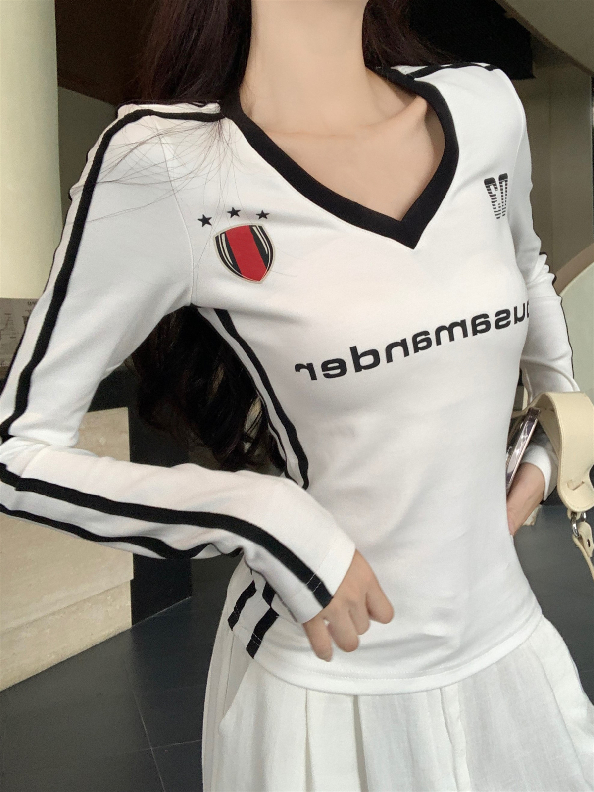 Real shot of autumn Korean style v-neck contrasting stripe letter print design pure cotton long-sleeved T-shirt with inner top