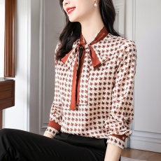 批发实拍2026春重磅缎面长袖仿<b class='q'>真丝</b><b class='q'>衬衫</b>女高端蝴蝶结飘带减龄格子上衣