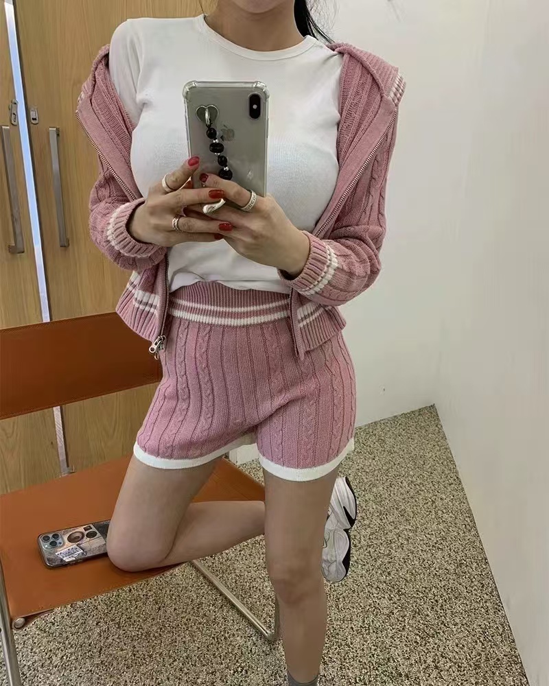 한국 동대문 가을 의상 새로운 외국 가스 꽈배기 스웨터 니트 스웨터 투피스 세트 여성 레저 반바지 세트