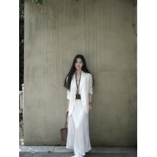 批发实拍 气质优雅白色自然感西装外套女