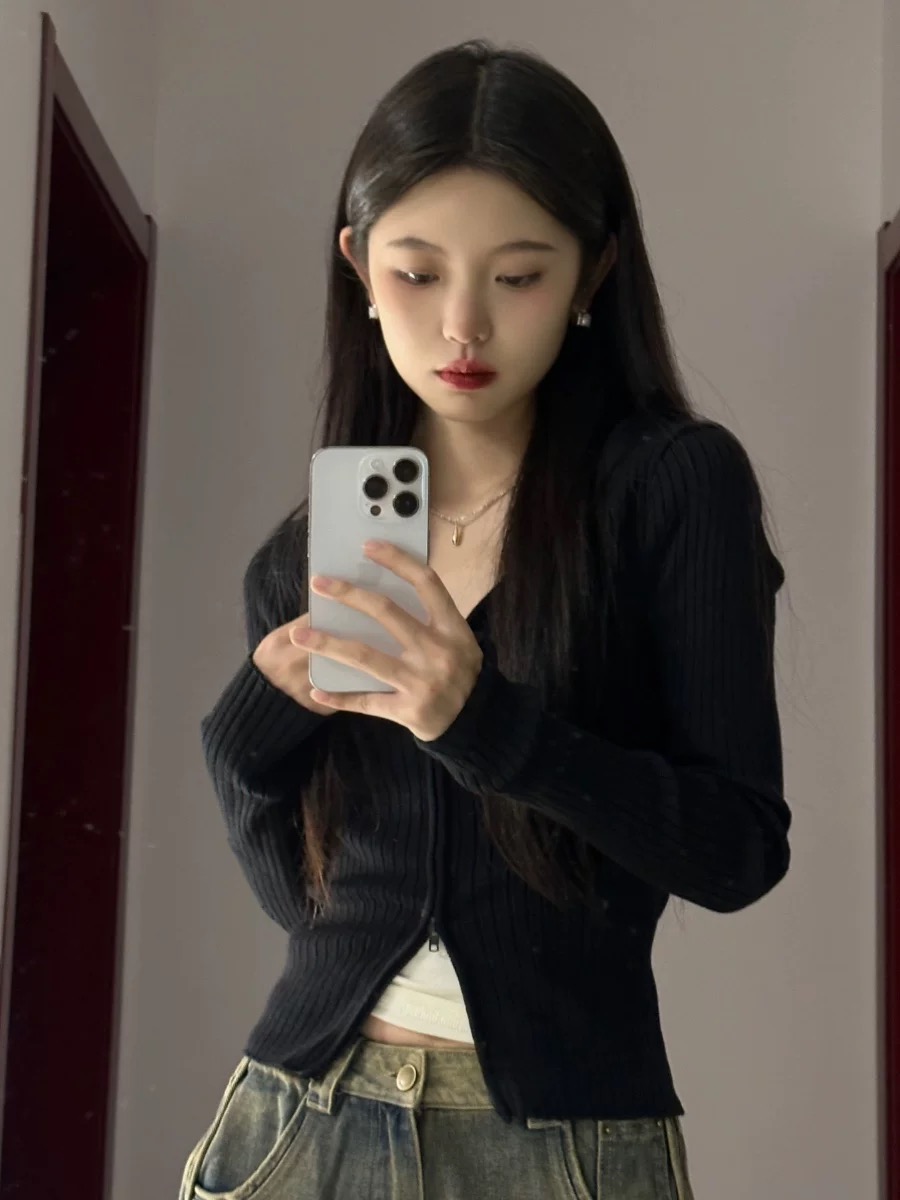 黑色針織開衫女2024秋季新款v領毛衣外套辣妹收腰內搭打底短上衣