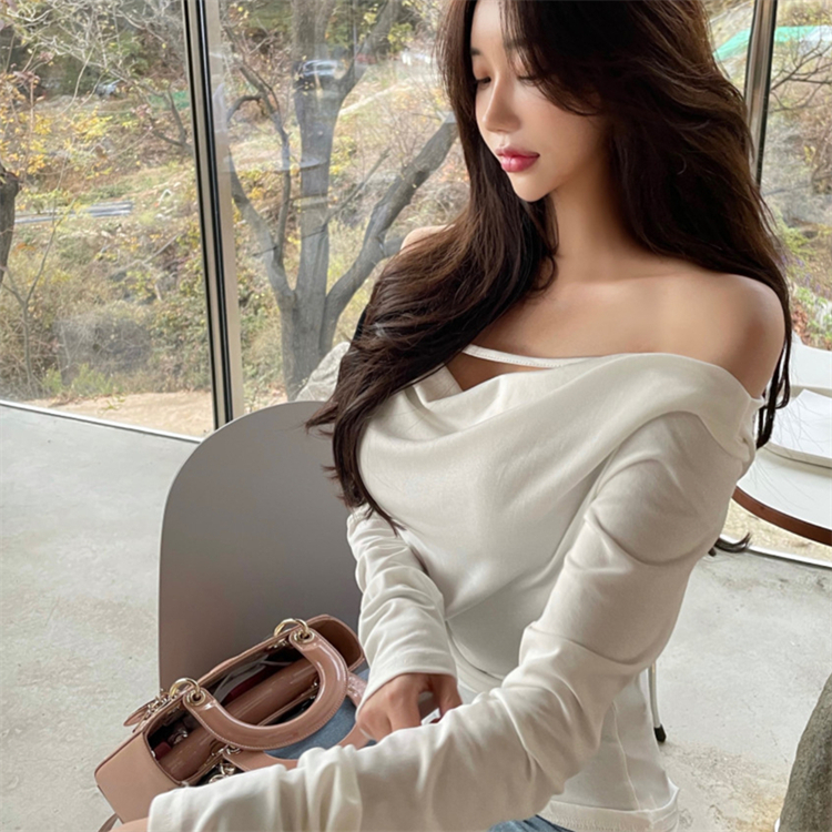 한국 동대문 가을과 겨울 새로운 기질 한 단어 칼라 노출 된 어깨 디스플레이 몸 접기 스플릿 긴 소매 단단한 티셔츠 여자
