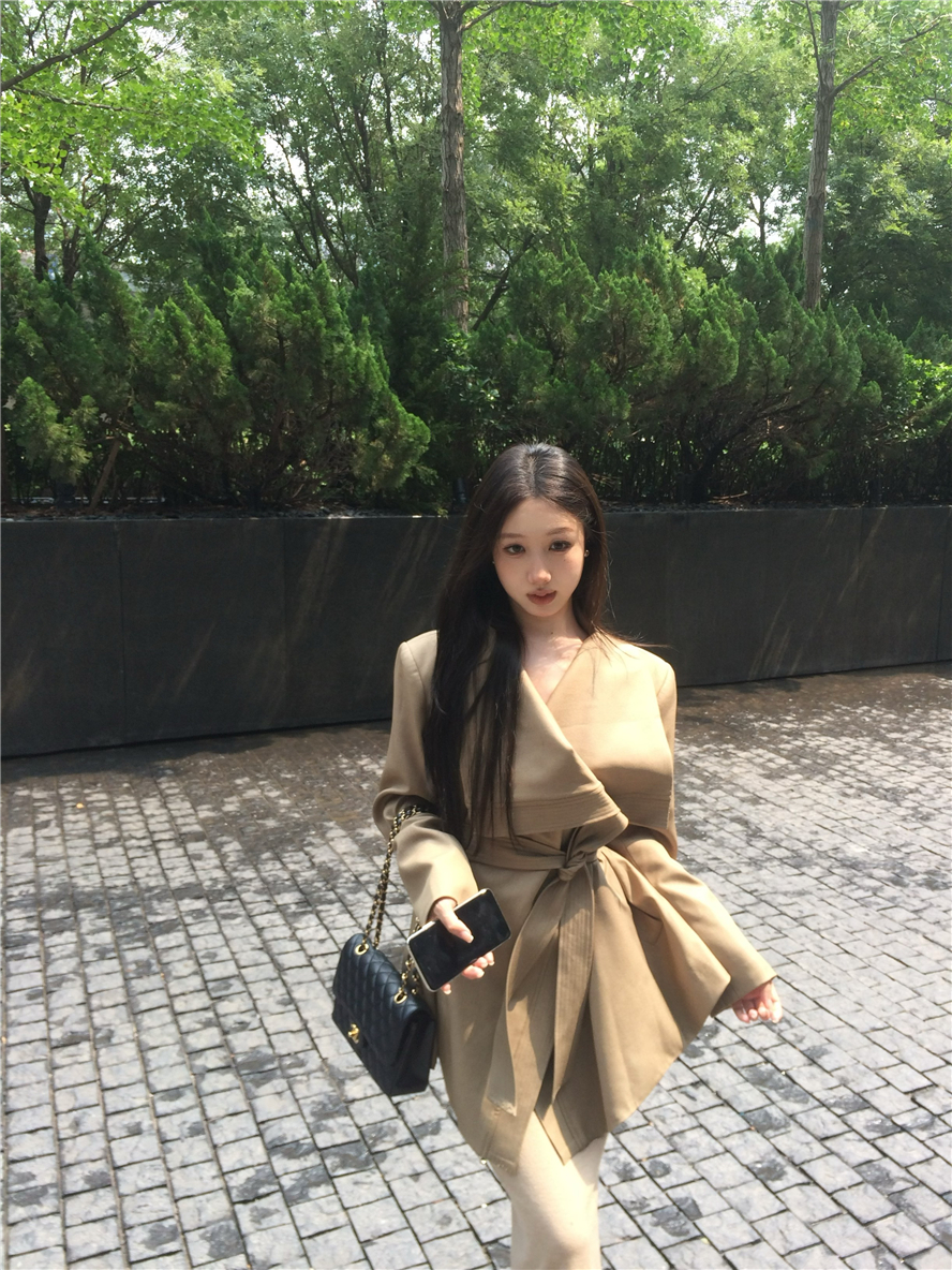 Real shot of windbreaker jacket with stacked collar design, V-neck small fragrant style suit jacket with knitted long skirt suit