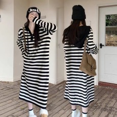 批发<b class='q'>大码</b>女装秋冬新款时尚连帽条纹针织裙宽松中长款毛衣长袖连衣裙